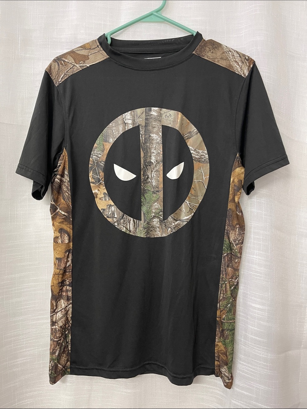 Marvel Men's Small Short Sleeve Graphic Shirt with Camouflage Accents